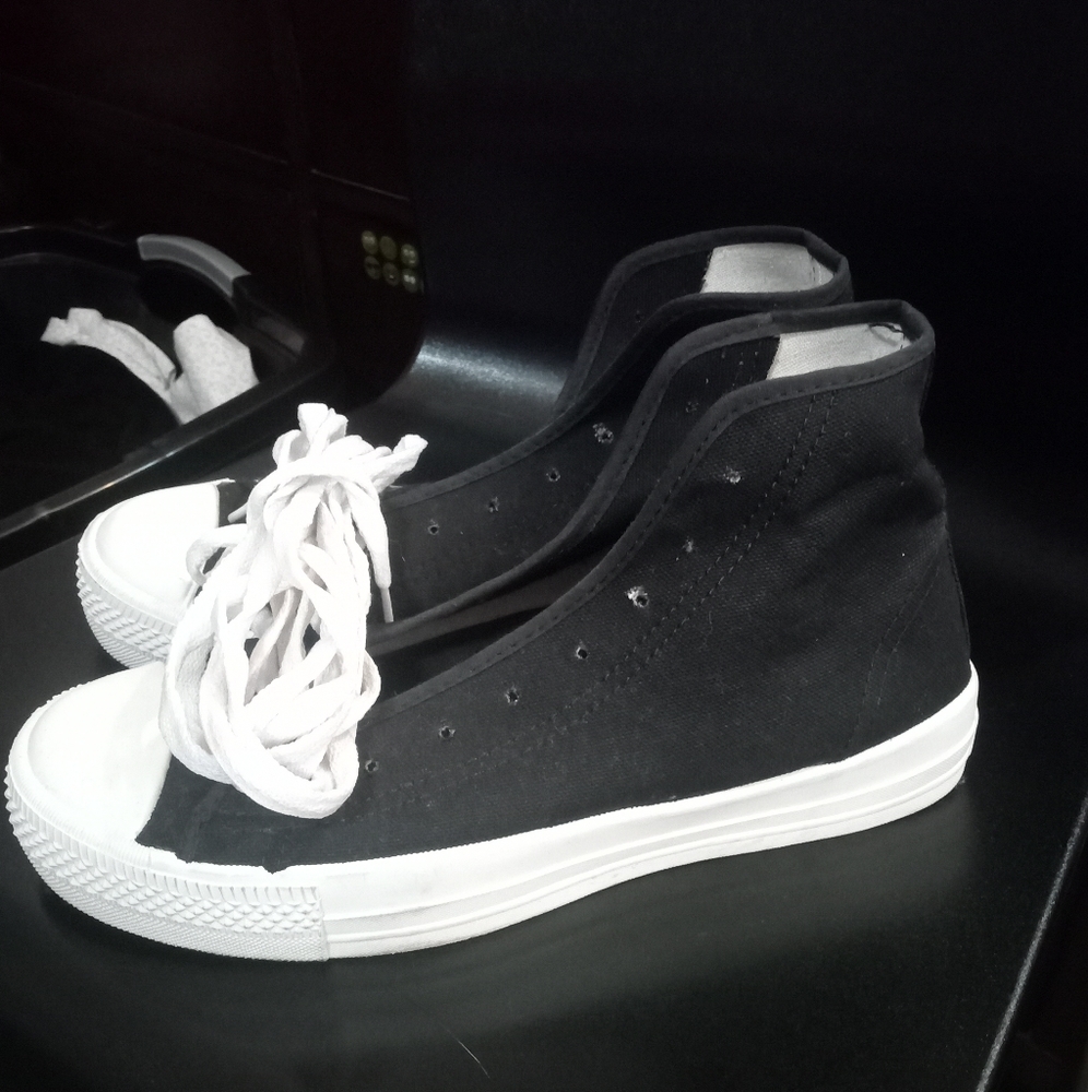 Men's tennis shoes